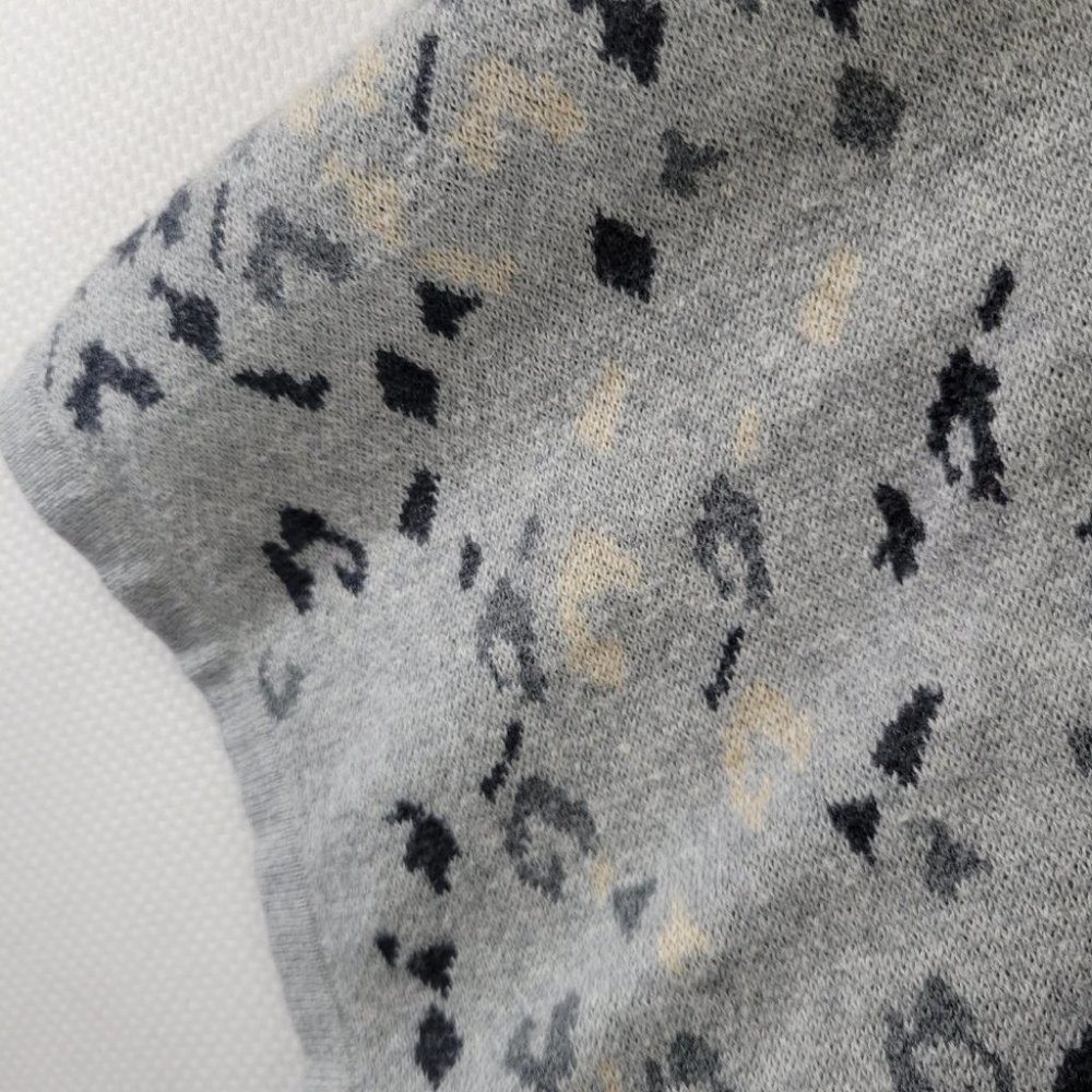 CAbi Gigi Gray Tan Leopard Cape Wrap Shawl Animal Print - Picture 10 of 11